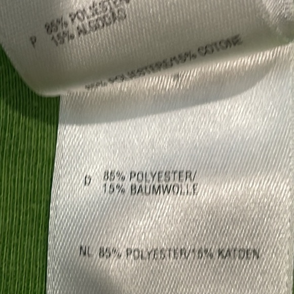 The north face woman’s zippered jacket, size medium - Picture 7 of 9